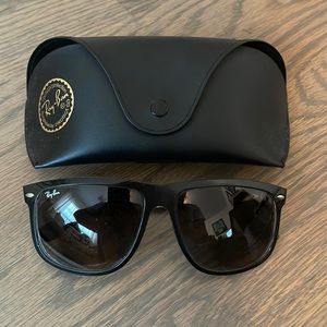 Black Ray-Ban Sunglasses